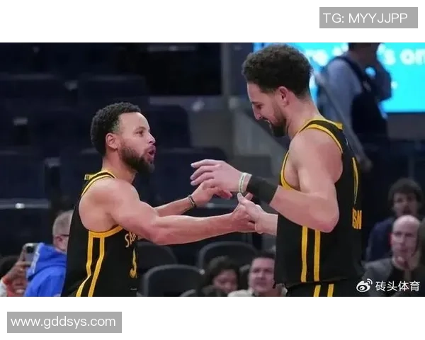 马库斯斯马特的篮球之路与领导力：如何影响球队和年轻球员成长